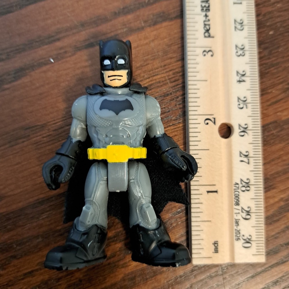 Fisher-Price Imaginext DC Super Friend Batman Figure Grey Black Suit Yellow Belt